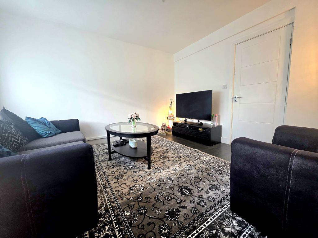 Property photo 2 of 11 7