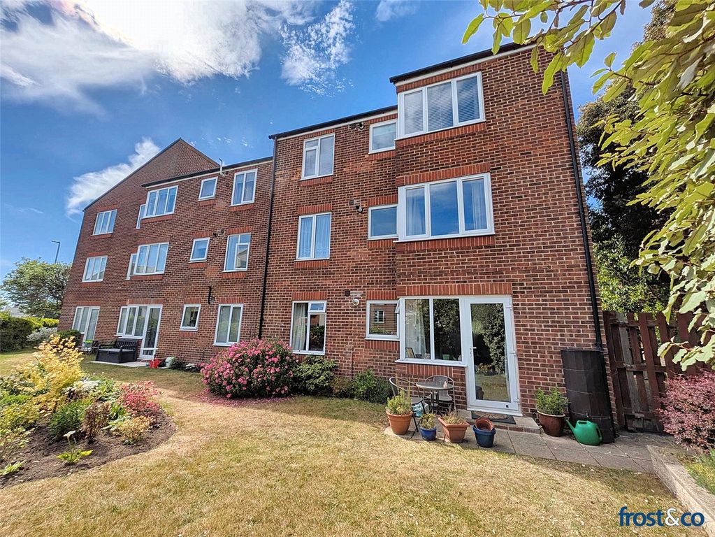 Property photo 1 of 9 Buckingham Court