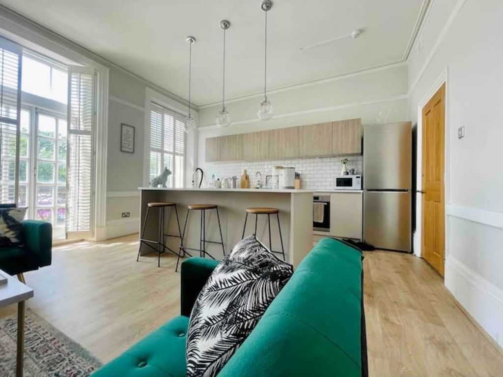 Property photo 3 of 39 E04B0954-9603-4d52-Bc88-880c393d