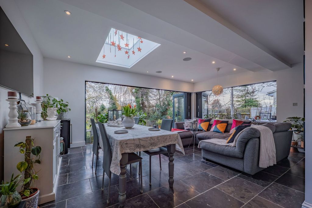 Property photo 3 of 33