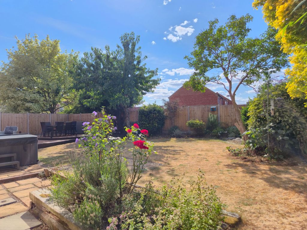 Property photo 3 of 28