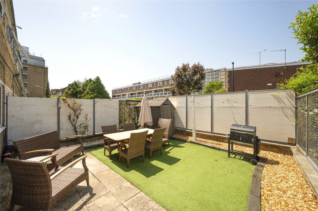 Property photo 3 of 12 Private Garden