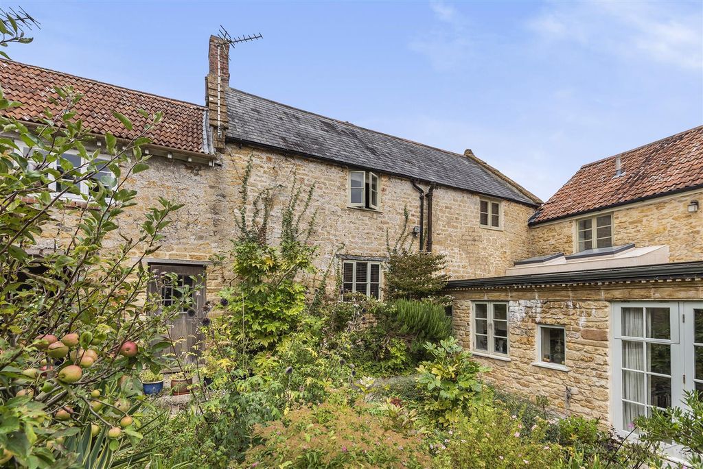 Property photo 1 of 11 Front