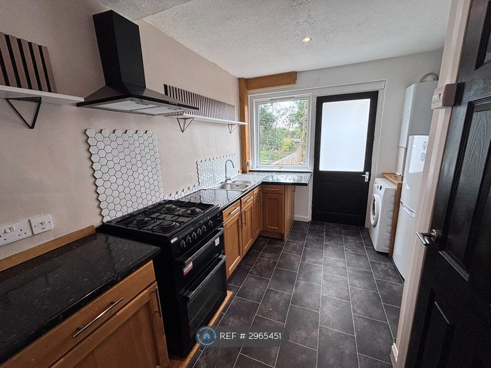 Property photo 3 of 13 Kitchen