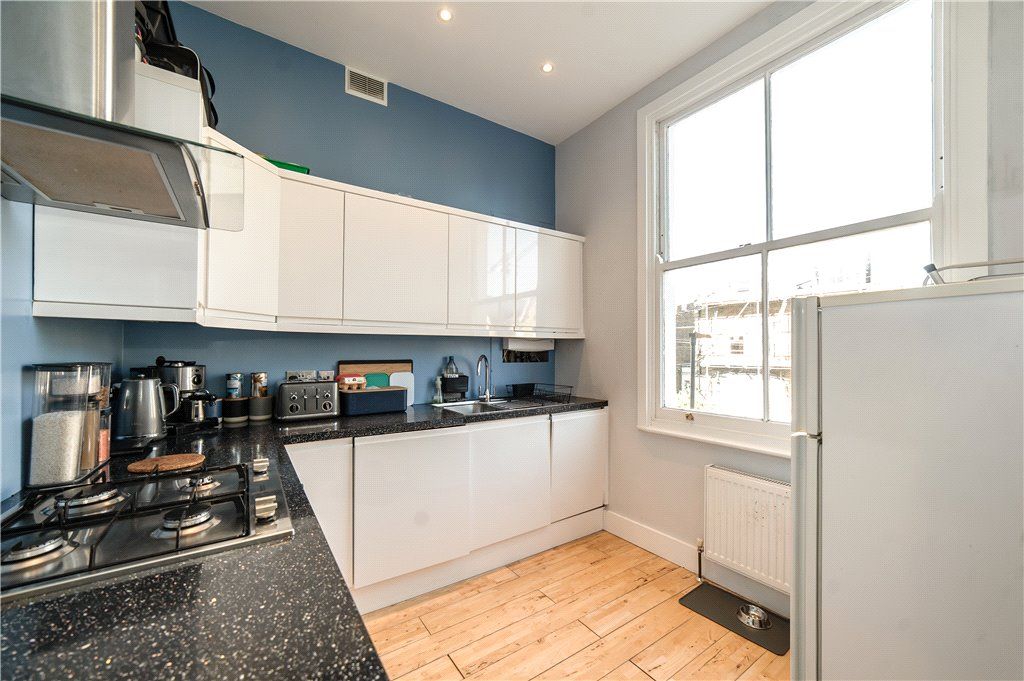 Property photo 2 of 7 Kitchen