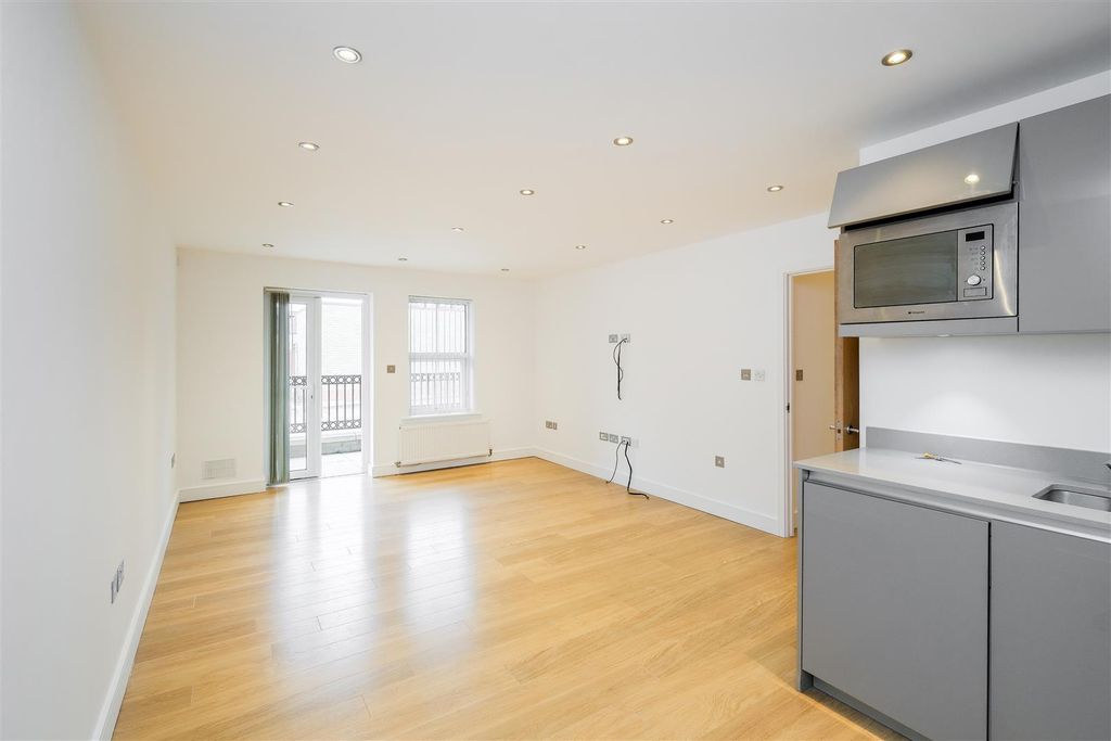 Property photo 2 of 20 3 Ivydene Court-7.Jpg