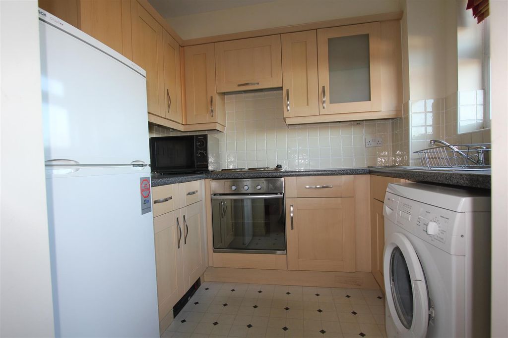 Property photo 3 of 9 Kitchen New.Jpg