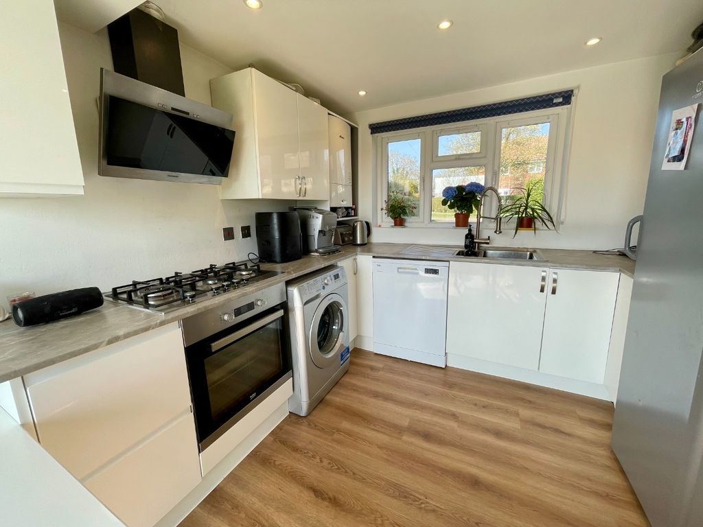 Property photo 3 of 14 5258062