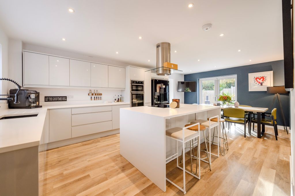 Property photo 3 of 33 Dining Kitchen 3