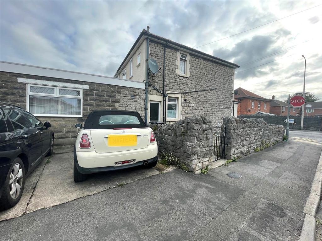 Property photo 1 of 11 Parking.Jpg