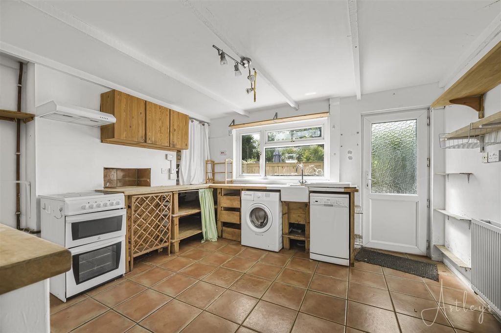 Property photo 3 of 22 Kitchen