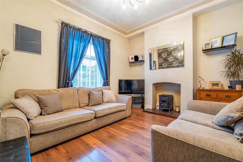 Property photo 2 of 20 Lounge