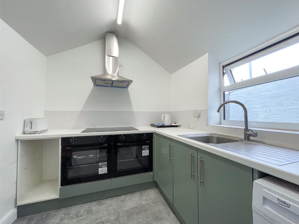 Property photo 2 of 20 3811063