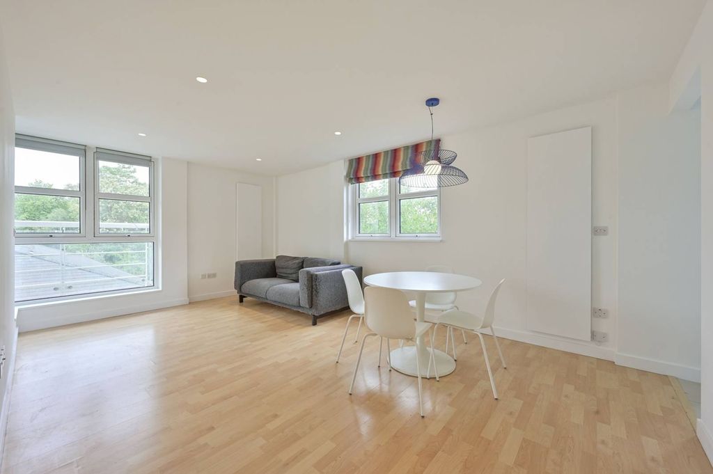 Property photo 2 of 10