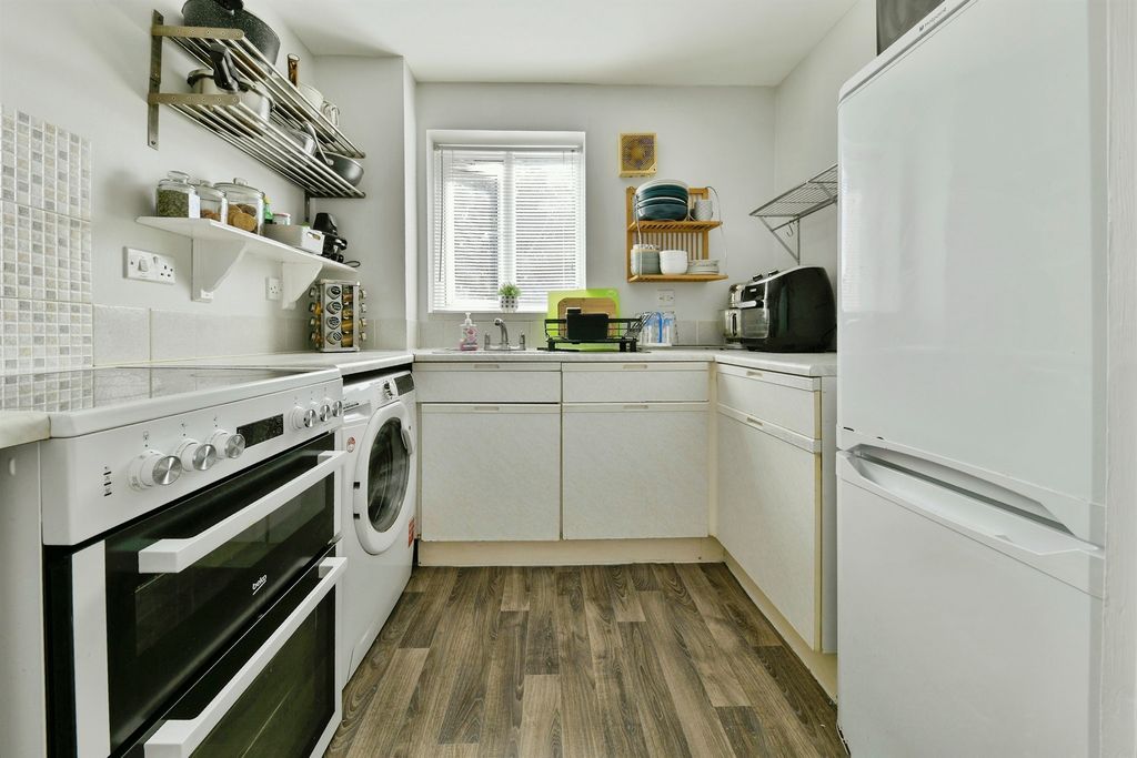 Property photo 3 of 17