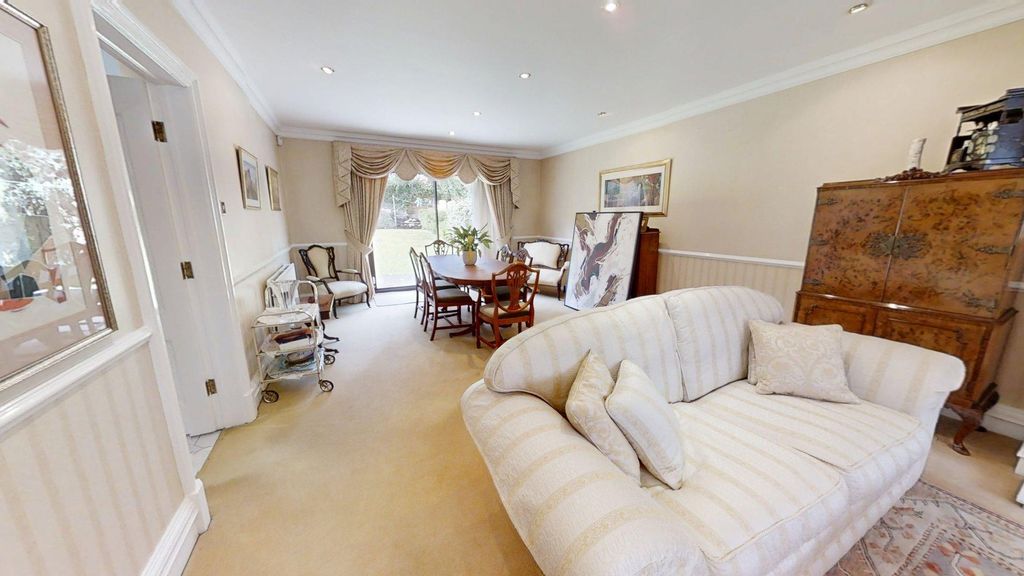 Property photo 3 of 31 Reception