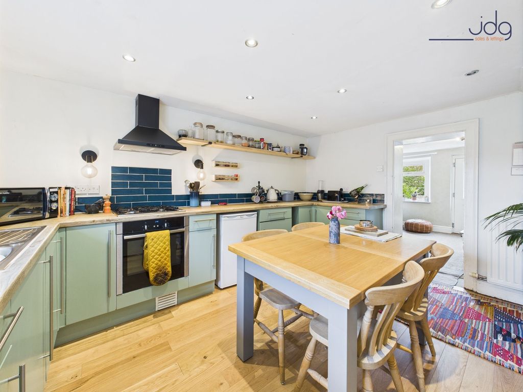 Property photo 3 of 15 Kitchen