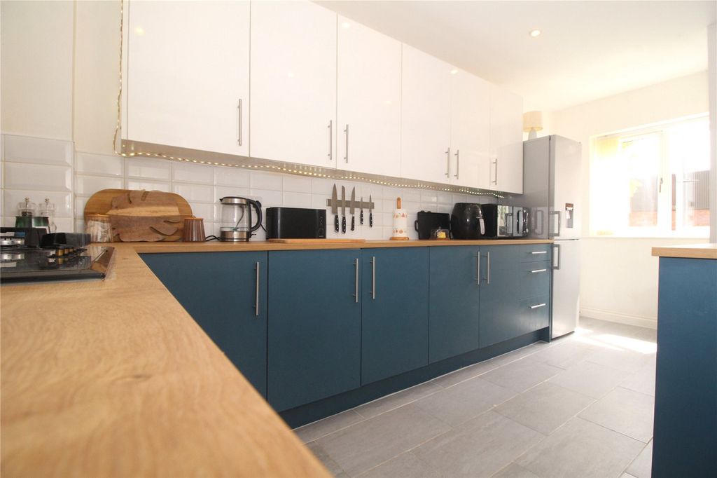 Property photo 2 of 16 Fitted Kitchen