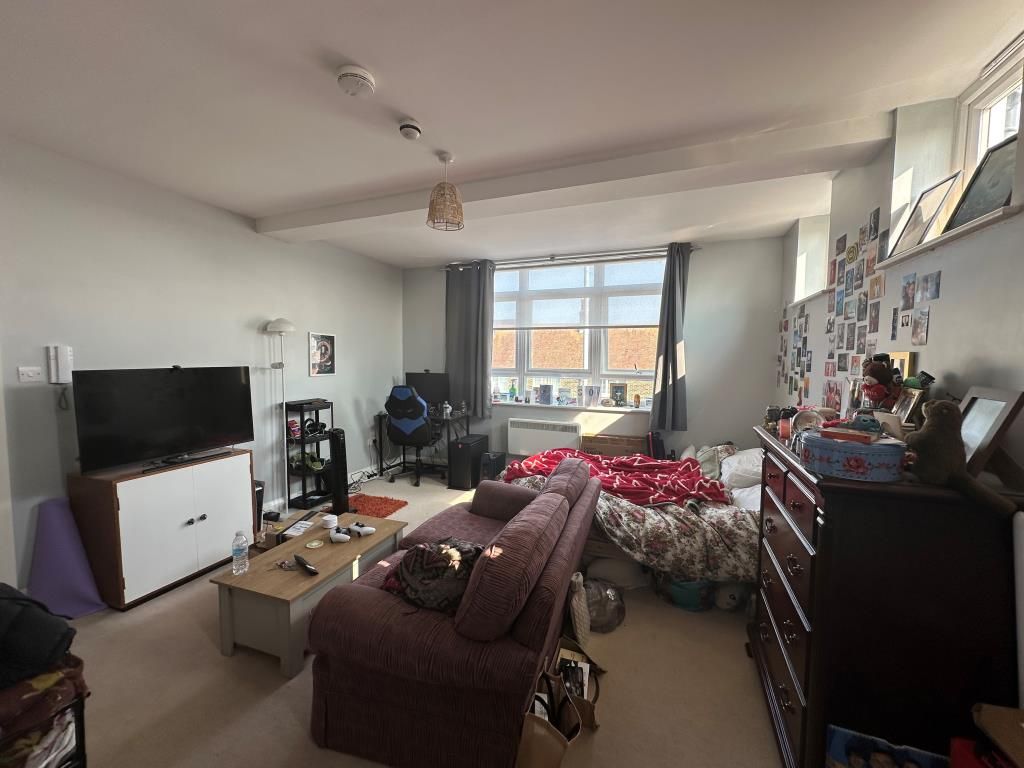 Property photo 2 of 6 Studio Space With South Facing Windows