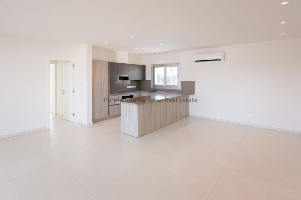 Property photo 2 of 33