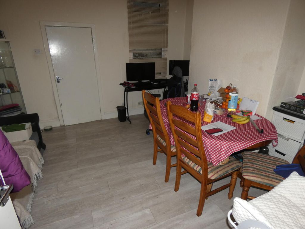 Property photo 3 of 9 Dining Room