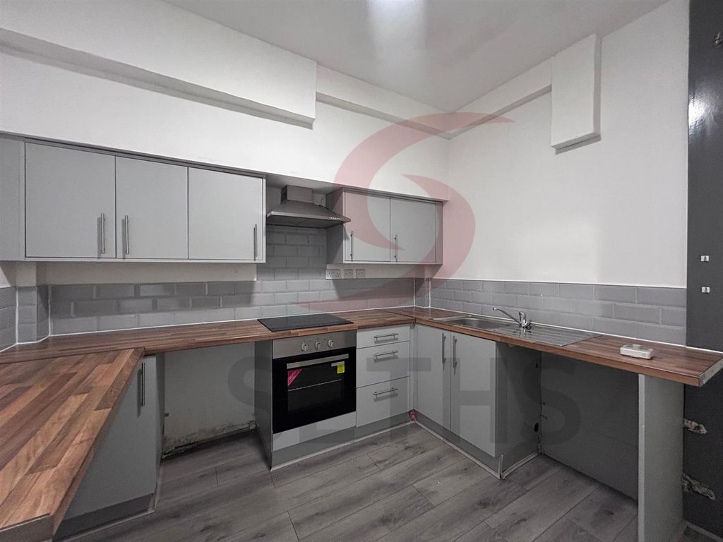 Property photo 1 of 11 Kitchen