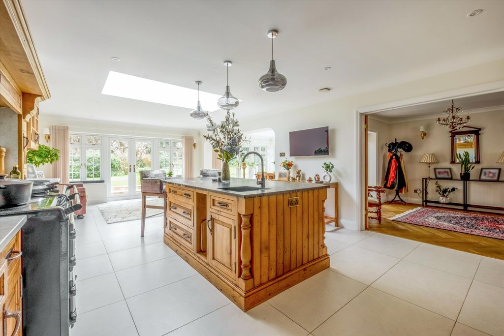 Property photo 2 of 33 Image