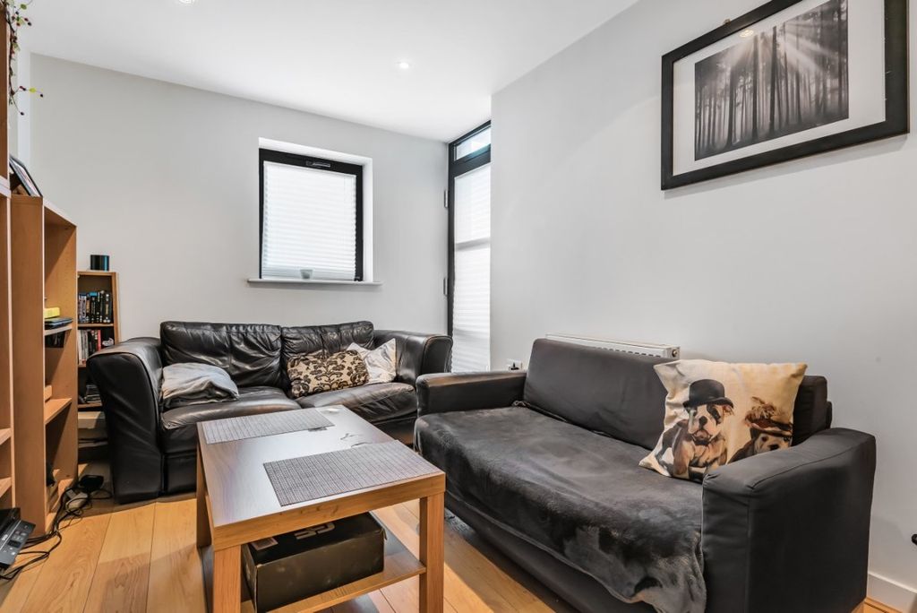 Property photo 2 of 10 62386c1Fa667F-l-8250