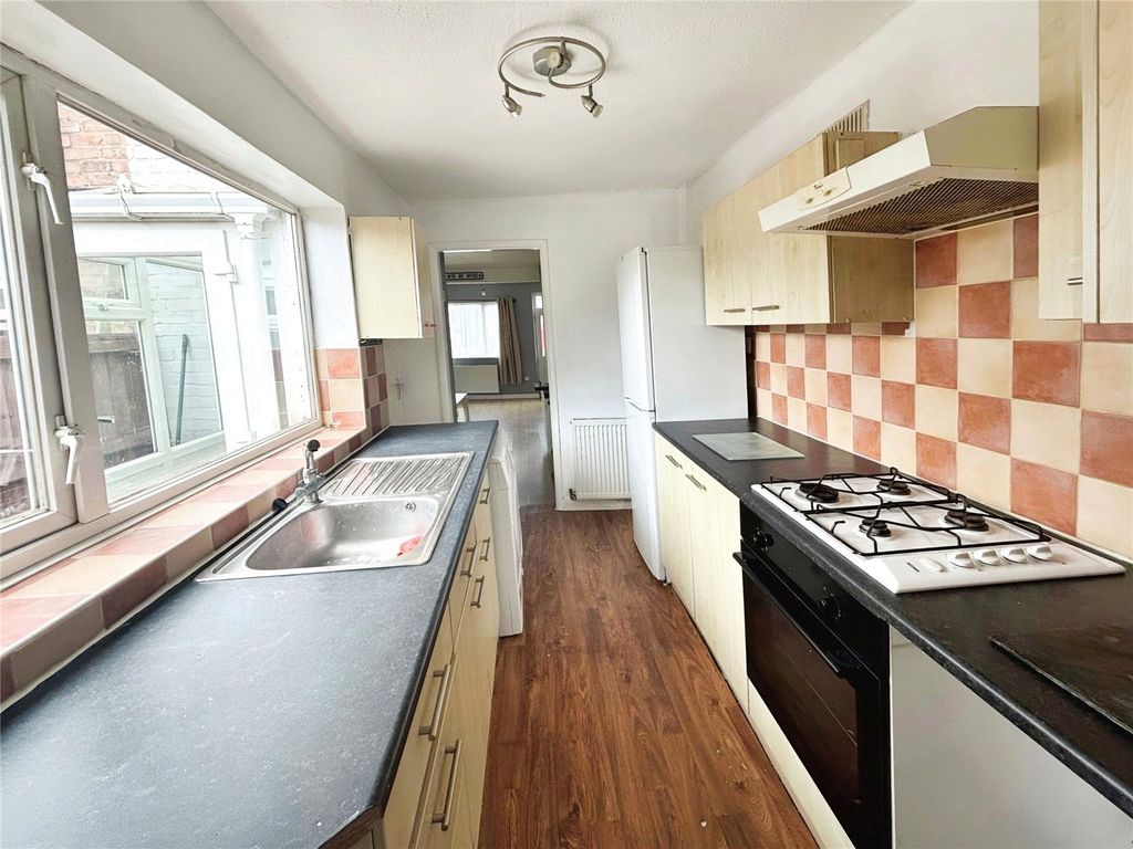 Property photo 2 of 12 Kitchen
