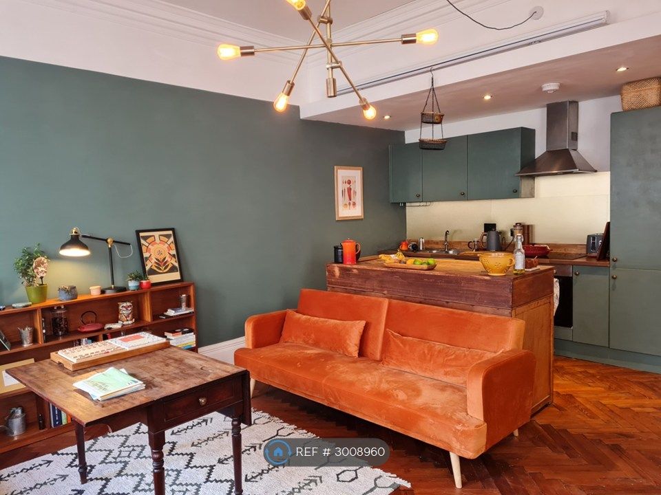 Property photo 3 of 10 Lounge