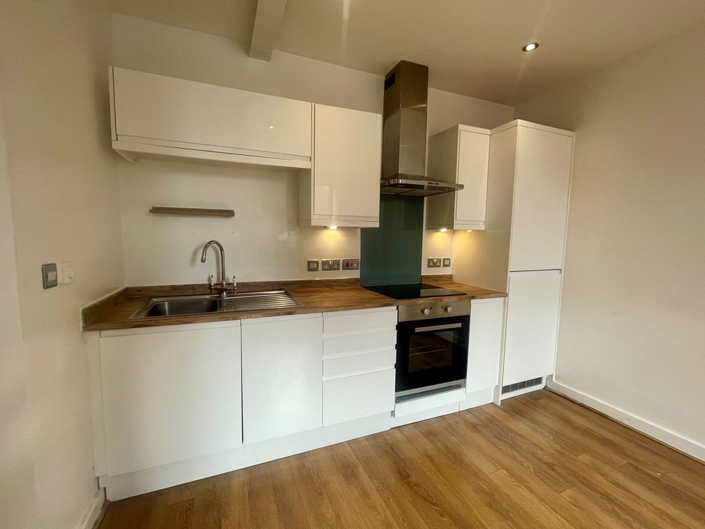 Property photo 2 of 8 Kitchen