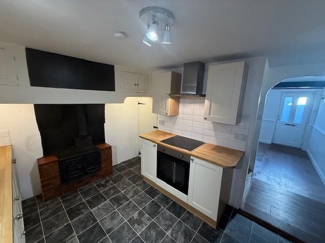 Property photo 3 of 25 Kitchen