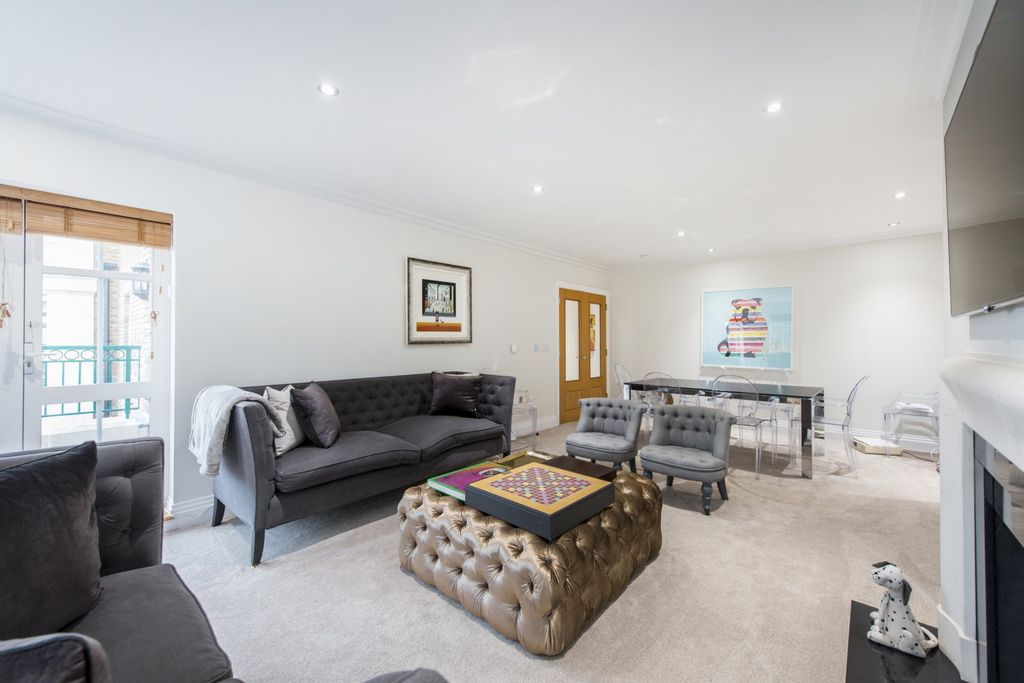 Property photo 2 of 21