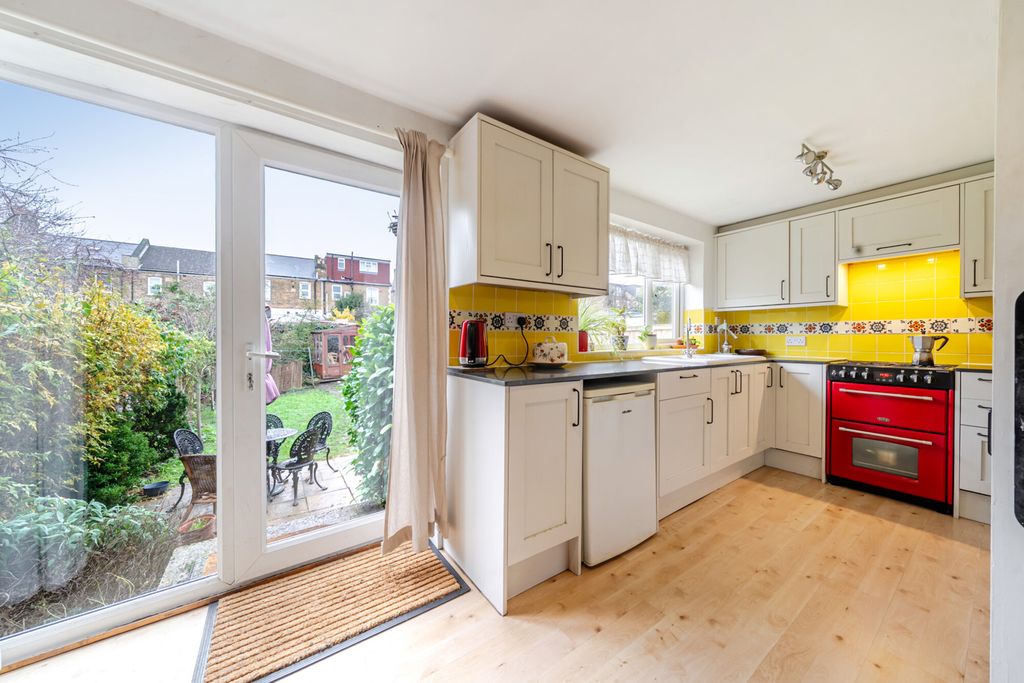 Property photo 2 of 17 Kitchen