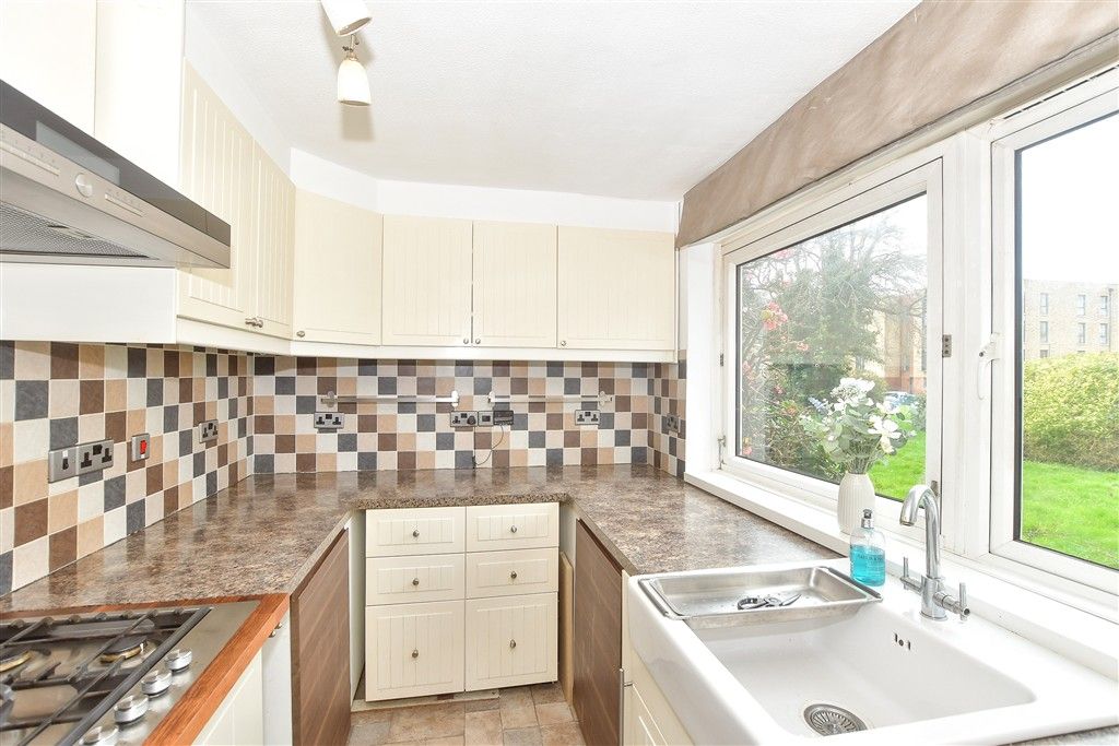 Property photo 3 of 10 Kitchen