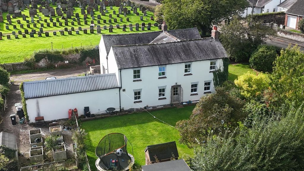 Property photo 1 of 17 Holywell House