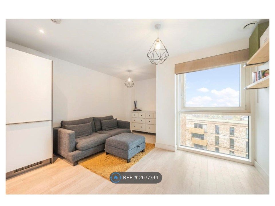 Property photo 1 of 8 Living Room