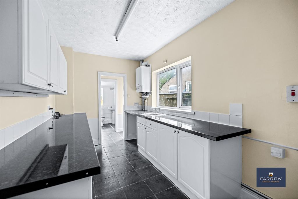 Property photo 3 of 19 Kitchen