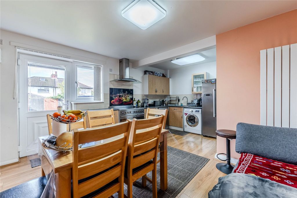 Property photo 2 of 20 Dining Kitchen