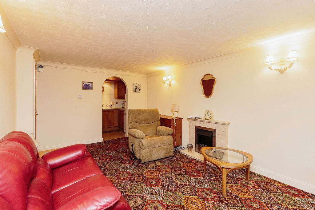 Property photo 3 of 10 Living Room