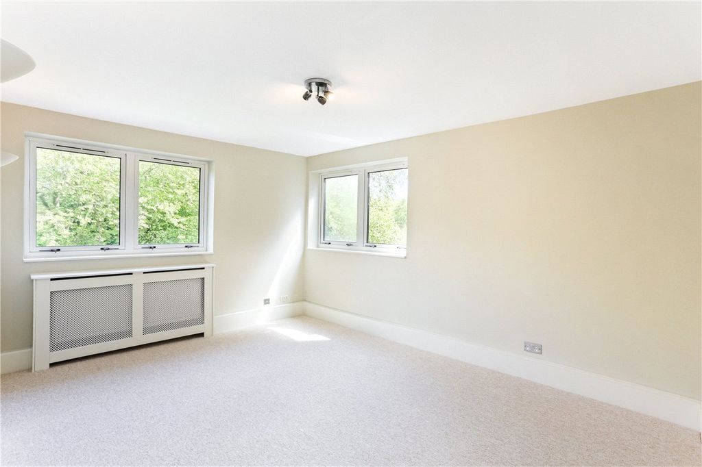 Property photo 3 of 10 Reception