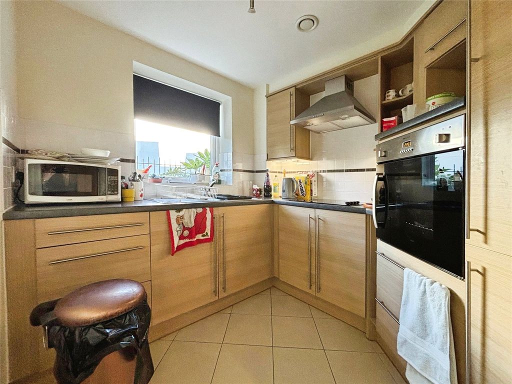 Property photo 3 of 9 Kitchen