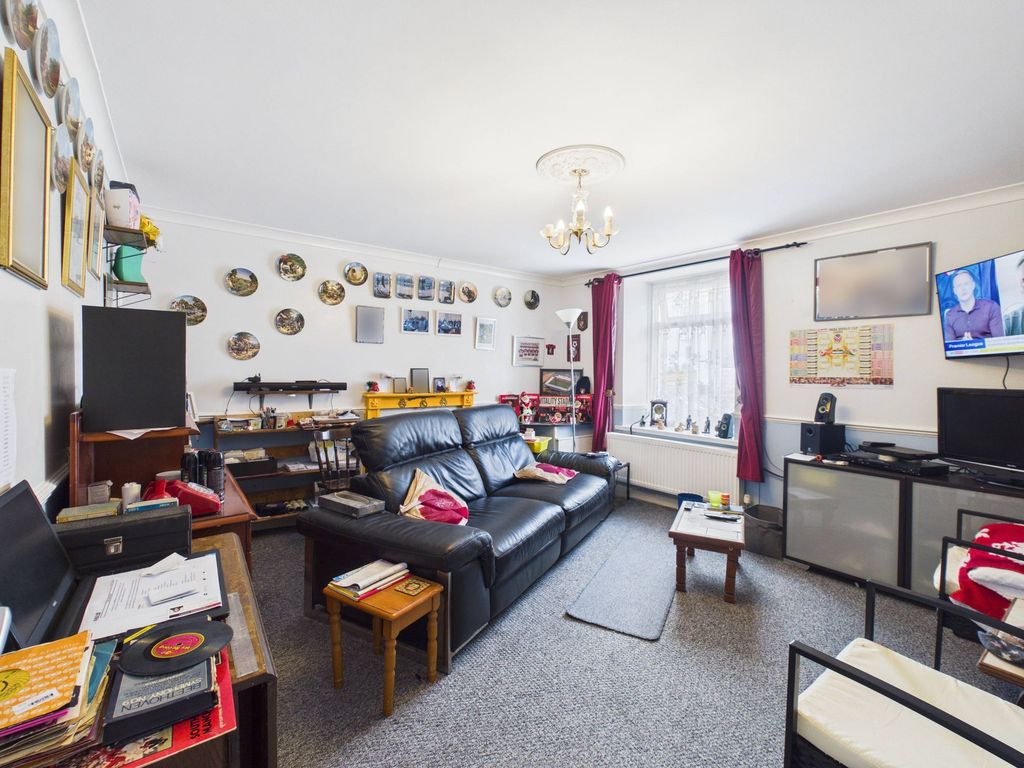 Property photo 2 of 34