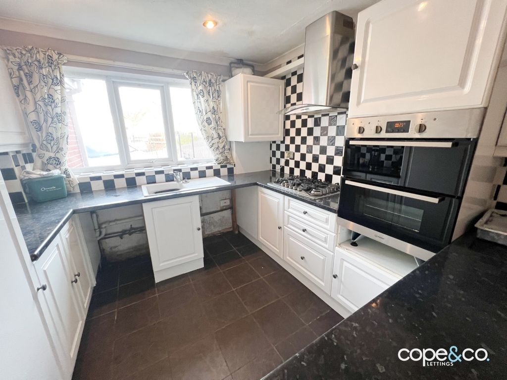 Property photo 2 of 15 3990993