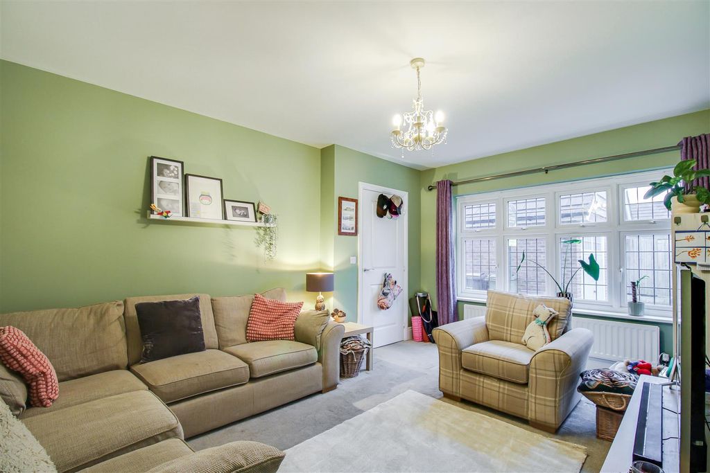 Property photo 3 of 10 Living Room