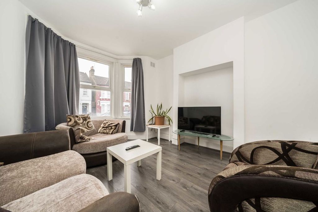 Property photo 2 of 6