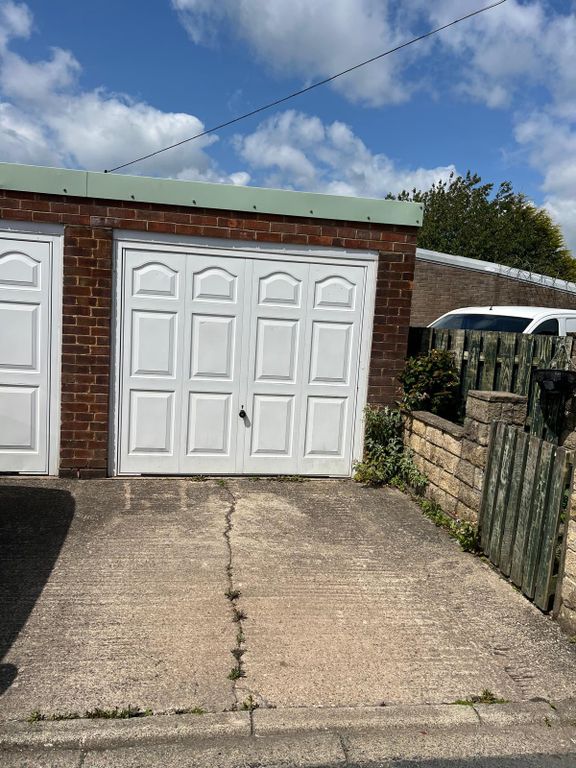 Property photo 2 of 33