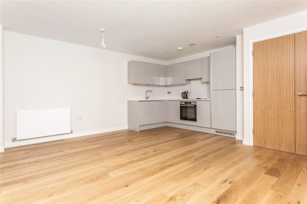 Property photo 3 of 8 Reception