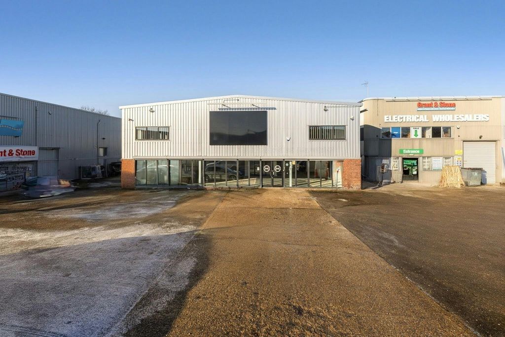 Property photo 1 of 39 101955_4-12-Kempson-Close-Gatehouse-Way (3)_New 2.Jpg