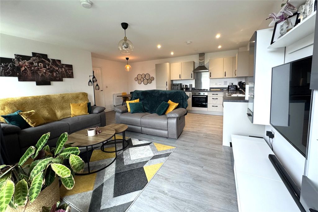 Property photo 2 of 24 Picture No. 15